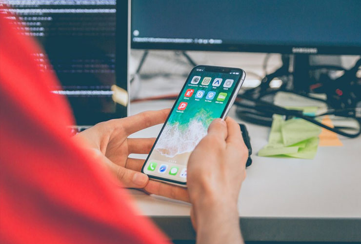 ثغرات iPhone بدون نقرة: كيف تعمل وكيف تحمي نفسك منها. شرح مبسط لآليات الهجوم وطرق الوقاية لضمان أمان جهازك.
